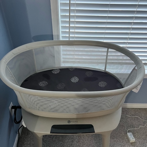 Mamaroo bassinet - Picture 2 of 3